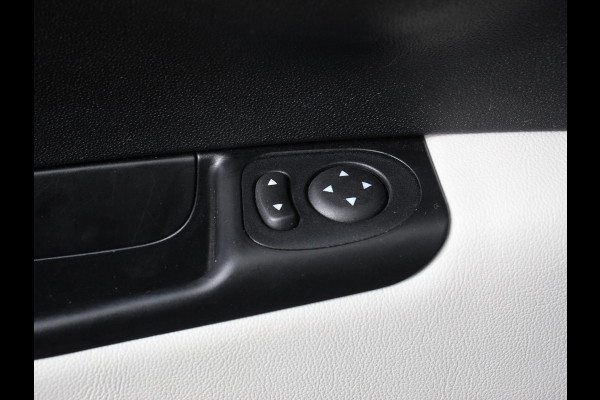 Fiat 500 1.0 Hybrid Dolcevita | Climate control | Cruise control | Panorama dak | Parkeersensor achter | Radio Apple Carplay/ Android Auto