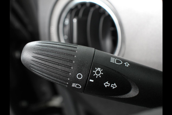 Fiat 500 1.0 Hybrid Dolcevita | Climate control | Cruise control | Panorama dak | Parkeersensor achter | Radio Apple Carplay/ Android Auto