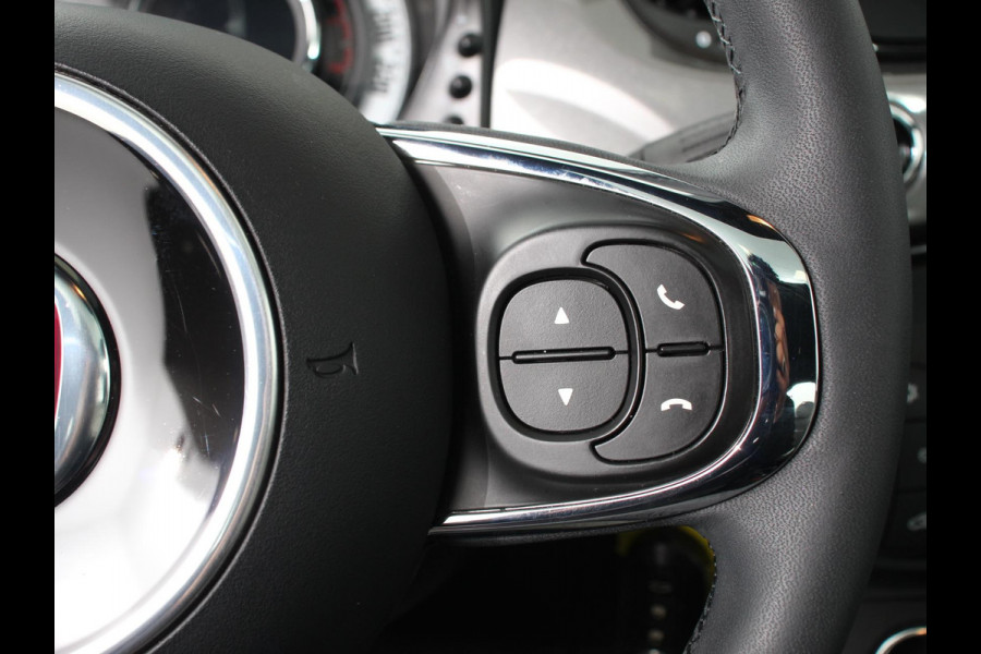 Fiat 500 1.0 Hybrid Dolcevita | Climate control | Cruise control | Panorama dak | Parkeersensor achter | Radio Apple Carplay/ Android Auto