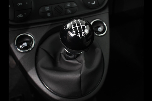 Fiat 500 1.0 Hybrid Dolcevita | Climate control | Cruise control | Panorama dak | Parkeersensor achter | Radio Apple Carplay/ Android Auto