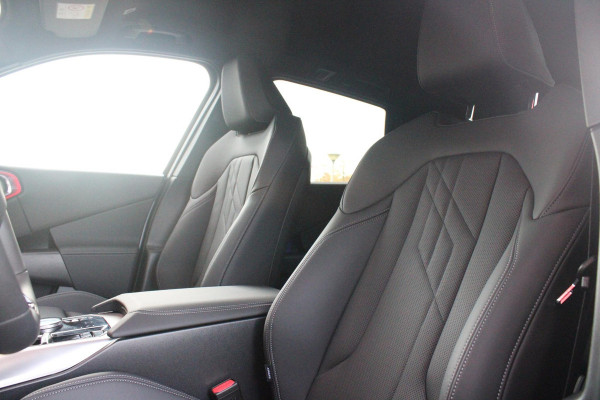 BMW X3 30e xDRIVE M-SPORT 299PK | M-SPORTPAKKET 337 MET O.A. M AERODYNAMICA PAKKET - SHADOWLINE RAAMOMLIJSTING - M-SPORT ONDERSTEL - M-INTERIEUR PAKKET - VEGANZA LEDEREN BEKLEDING - M-SPORT INTERIEURLIJSTEN - M-SPORTSTUUR - M ZWARTE HEMELBEKLEDING | PREMIUM PACK MET O.A. LENDESTEUN ELEKTRISCH VERSTELBAAR OP DE VOORSTOELEN - HARMAN KARDON PREMIUM ADIO - TRAVEL EN COMFORT SYSTEM - ADAPTIEVE FULL LED KOPLAMPEN | PROFESSIONAL PACK MET O.A. PARKING ASSISTANT PLUS - DRIVING ASSISTANT PLUS - INTERIEUR CAMERA - BMW LIVE COCKPIT PROFESSIONAL | ELEKTRISCHE VERSTELBARE SPORTSTOELEM MET