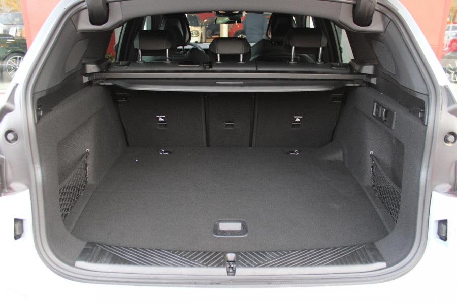 BMW X3 30e xDRIVE M-SPORT 299PK | M-SPORTPAKKET 337 MET O.A. M AERODYNAMICA PAKKET - SHADOWLINE RAAMOMLIJSTING - M-SPORT ONDERSTEL - M-INTERIEUR PAKKET - VEGANZA LEDEREN BEKLEDING - M-SPORT INTERIEURLIJSTEN - M-SPORTSTUUR - M ZWARTE HEMELBEKLEDING | PREMIUM PACK MET O.A. LENDESTEUN ELEKTRISCH VERSTELBAAR OP DE VOORSTOELEN - HARMAN KARDON PREMIUM ADIO - TRAVEL EN COMFORT SYSTEM - ADAPTIEVE FULL LED KOPLAMPEN | PROFESSIONAL PACK MET O.A. PARKING ASSISTANT PLUS - DRIVING ASSISTANT PLUS - INTERIEUR CAMERA - BMW LIVE COCKPIT PROFESSIONAL | ELEKTRISCHE VERSTELBARE SPORTSTOELEM MET