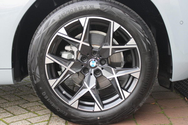 BMW X3 30e xDRIVE M-SPORT 299PK | M-SPORTPAKKET 337 MET O.A. M AERODYNAMICA PAKKET - SHADOWLINE RAAMOMLIJSTING - M-SPORT ONDERSTEL - M-INTERIEUR PAKKET - VEGANZA LEDEREN BEKLEDING - M-SPORT INTERIEURLIJSTEN - M-SPORTSTUUR - M ZWARTE HEMELBEKLEDING | PREMIUM PACK MET O.A. LENDESTEUN ELEKTRISCH VERSTELBAAR OP DE VOORSTOELEN - HARMAN KARDON PREMIUM ADIO - TRAVEL EN COMFORT SYSTEM - ADAPTIEVE FULL LED KOPLAMPEN | PROFESSIONAL PACK MET O.A. PARKING ASSISTANT PLUS - DRIVING ASSISTANT PLUS - INTERIEUR CAMERA - BMW LIVE COCKPIT PROFESSIONAL | ELEKTRISCHE VERSTELBARE SPORTSTOELEM MET