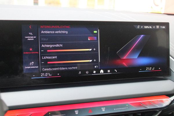 BMW X3 30e xDRIVE M-SPORT 299PK | M-SPORTPAKKET 337 MET O.A. M AERODYNAMICA PAKKET - SHADOWLINE RAAMOMLIJSTING - M-SPORT ONDERSTEL - M-INTERIEUR PAKKET - VEGANZA LEDEREN BEKLEDING - M-SPORT INTERIEURLIJSTEN - M-SPORTSTUUR - M ZWARTE HEMELBEKLEDING | PREMIUM PACK MET O.A. LENDESTEUN ELEKTRISCH VERSTELBAAR OP DE VOORSTOELEN - HARMAN KARDON PREMIUM ADIO - TRAVEL EN COMFORT SYSTEM - ADAPTIEVE FULL LED KOPLAMPEN | PROFESSIONAL PACK MET O.A. PARKING ASSISTANT PLUS - DRIVING ASSISTANT PLUS - INTERIEUR CAMERA - BMW LIVE COCKPIT PROFESSIONAL | ELEKTRISCHE VERSTELBARE SPORTSTOELEM MET