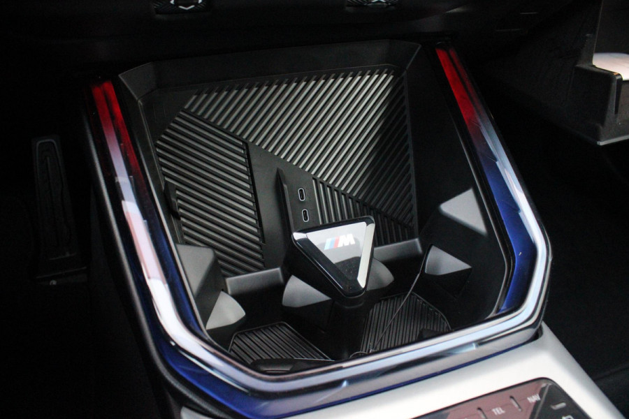 BMW X3 30e xDRIVE M-SPORT 299PK | M-SPORTPAKKET 337 MET O.A. M AERODYNAMICA PAKKET - SHADOWLINE RAAMOMLIJSTING - M-SPORT ONDERSTEL - M-INTERIEUR PAKKET - VEGANZA LEDEREN BEKLEDING - M-SPORT INTERIEURLIJSTEN - M-SPORTSTUUR - M ZWARTE HEMELBEKLEDING | PREMIUM PACK MET O.A. LENDESTEUN ELEKTRISCH VERSTELBAAR OP DE VOORSTOELEN - HARMAN KARDON PREMIUM ADIO - TRAVEL EN COMFORT SYSTEM - ADAPTIEVE FULL LED KOPLAMPEN | PROFESSIONAL PACK MET O.A. PARKING ASSISTANT PLUS - DRIVING ASSISTANT PLUS - INTERIEUR CAMERA - BMW LIVE COCKPIT PROFESSIONAL | ELEKTRISCHE VERSTELBARE SPORTSTOELEM MET