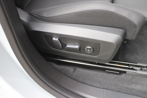 BMW X3 30e xDRIVE M-SPORT 299PK | M-SPORTPAKKET 337 MET O.A. M AERODYNAMICA PAKKET - SHADOWLINE RAAMOMLIJSTING - M-SPORT ONDERSTEL - M-INTERIEUR PAKKET - VEGANZA LEDEREN BEKLEDING - M-SPORT INTERIEURLIJSTEN - M-SPORTSTUUR - M ZWARTE HEMELBEKLEDING | PREMIUM PACK MET O.A. LENDESTEUN ELEKTRISCH VERSTELBAAR OP DE VOORSTOELEN - HARMAN KARDON PREMIUM ADIO - TRAVEL EN COMFORT SYSTEM - ADAPTIEVE FULL LED KOPLAMPEN | PROFESSIONAL PACK MET O.A. PARKING ASSISTANT PLUS - DRIVING ASSISTANT PLUS - INTERIEUR CAMERA - BMW LIVE COCKPIT PROFESSIONAL | ELEKTRISCHE VERSTELBARE SPORTSTOELEM MET