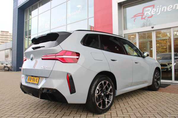 BMW X3 30e xDRIVE M-SPORT 299PK | M-SPORTPAKKET 337 MET O.A. M AERODYNAMICA PAKKET - SHADOWLINE RAAMOMLIJSTING - M-SPORT ONDERSTEL - M-INTERIEUR PAKKET - VEGANZA LEDEREN BEKLEDING - M-SPORT INTERIEURLIJSTEN - M-SPORTSTUUR - M ZWARTE HEMELBEKLEDING | PREMIUM PACK MET O.A. LENDESTEUN ELEKTRISCH VERSTELBAAR OP DE VOORSTOELEN - HARMAN KARDON PREMIUM ADIO - TRAVEL EN COMFORT SYSTEM - ADAPTIEVE FULL LED KOPLAMPEN | PROFESSIONAL PACK MET O.A. PARKING ASSISTANT PLUS - DRIVING ASSISTANT PLUS - INTERIEUR CAMERA - BMW LIVE COCKPIT PROFESSIONAL | ELEKTRISCHE VERSTELBARE SPORTSTOELEM MET