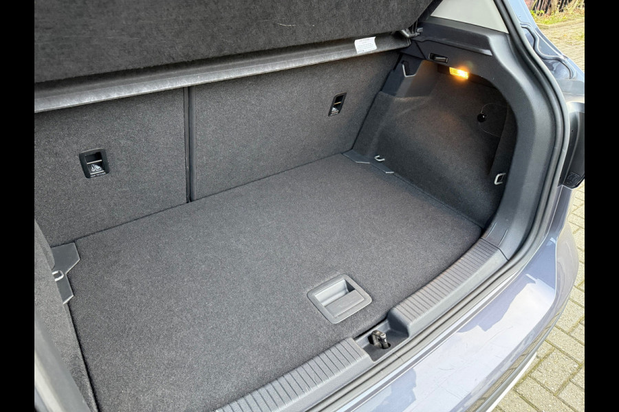 Volkswagen T-Cross 1.5 TSI 150pk Style - Automaat - Navi Apple/Android - Parkeerhulp - Climate