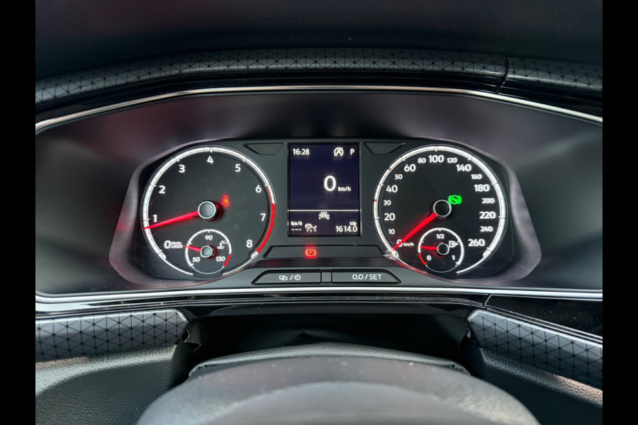 Volkswagen T-Cross 1.5 TSI 150pk Style - Automaat - Navi Apple/Android - Parkeerhulp - Climate