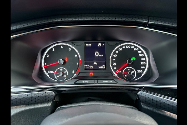 Volkswagen T-Cross 1.5 TSI 150pk Style - Automaat - Navi Apple/Android - Parkeerhulp - Climate