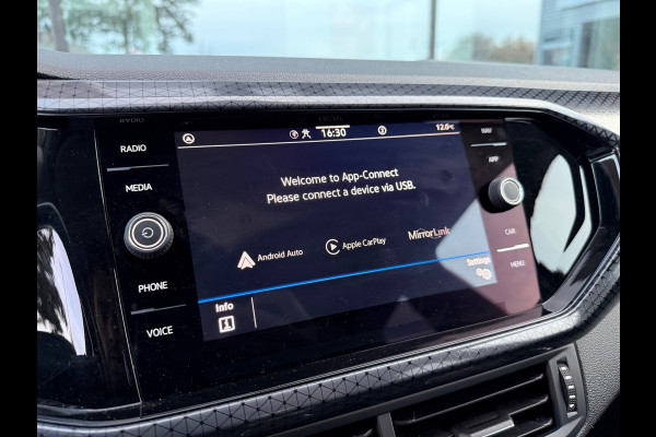 Volkswagen T-Cross 1.5 TSI 150pk Style - Automaat - Navi Apple/Android - Parkeerhulp - Climate