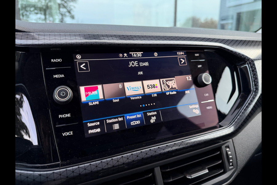 Volkswagen T-Cross 1.5 TSI 150pk Style - Automaat - Navi Apple/Android - Parkeerhulp - Climate