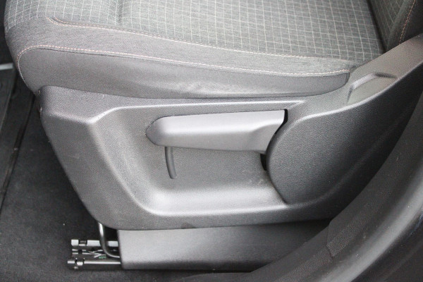 Peugeot Rifter 1.2 130PK AUTOMAAT GT-LINE | PANORAMA DAK INCL. BAGAGE DEK | TREKHAAK | NAVIGATIE | APPLE CARPLAY/ANDROID AUTO | PARKEERSENSOREN ACHTER | LICHTMETALEN VELGEN | CLIMATE CONTROL | CRUISE CONTROL | DAB+ RADIO |