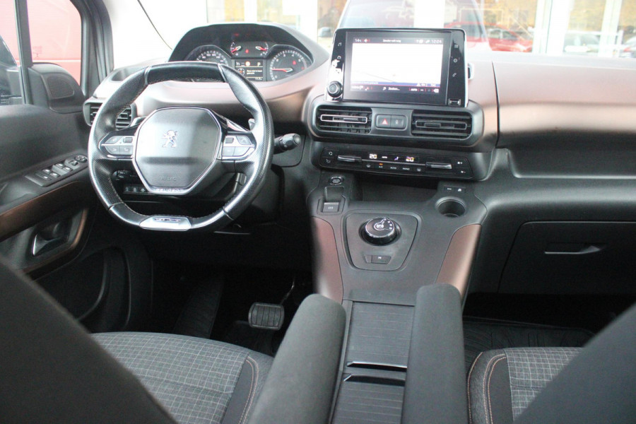 Peugeot Rifter 1.2 130PK AUTOMAAT GT-LINE | PANORAMA DAK INCL. BAGAGE DEK | TREKHAAK | NAVIGATIE | APPLE CARPLAY/ANDROID AUTO | PARKEERSENSOREN ACHTER | LICHTMETALEN VELGEN | CLIMATE CONTROL | CRUISE CONTROL | DAB+ RADIO |