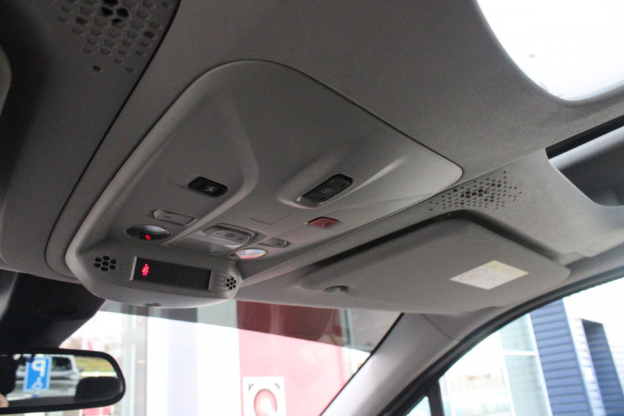 Peugeot Rifter 1.2 130PK AUTOMAAT GT-LINE | PANORAMA DAK INCL. BAGAGE DEK | TREKHAAK | NAVIGATIE | APPLE CARPLAY/ANDROID AUTO | PARKEERSENSOREN ACHTER | LICHTMETALEN VELGEN | CLIMATE CONTROL | CRUISE CONTROL | DAB+ RADIO |