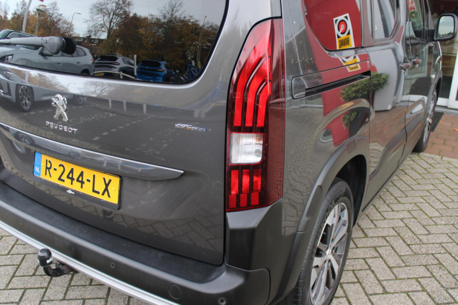 Peugeot Rifter 1.2 130PK AUTOMAAT GT-LINE | PANORAMA DAK INCL. BAGAGE DEK | TREKHAAK | NAVIGATIE | APPLE CARPLAY/ANDROID AUTO | PARKEERSENSOREN ACHTER | LICHTMETALEN VELGEN | CLIMATE CONTROL | CRUISE CONTROL | DAB+ RADIO |