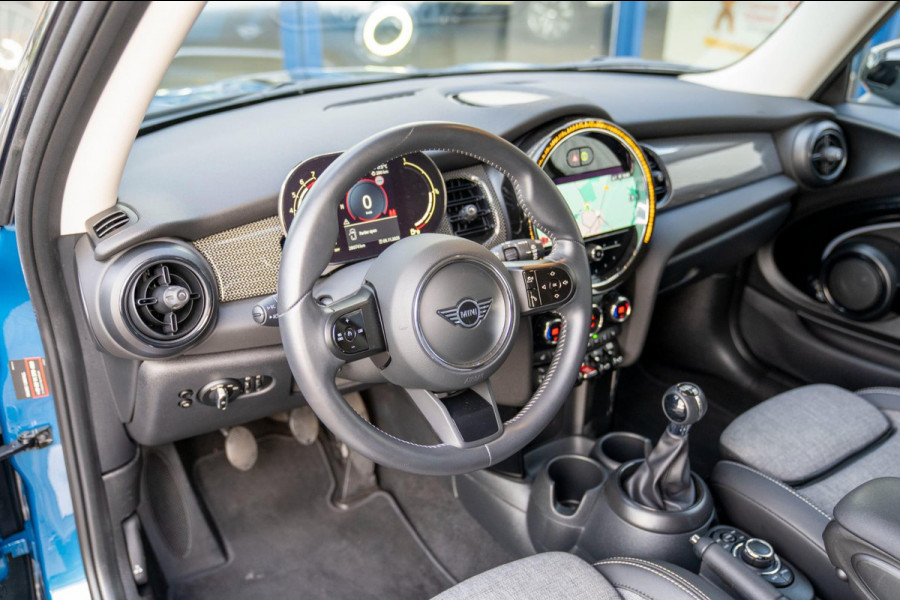 MINI Cooper 1.5 Classic | Prijs rijklaar incl. 12 mnd garantie | Lmv Navi Camera Pdc Apple/Android Stoelverw