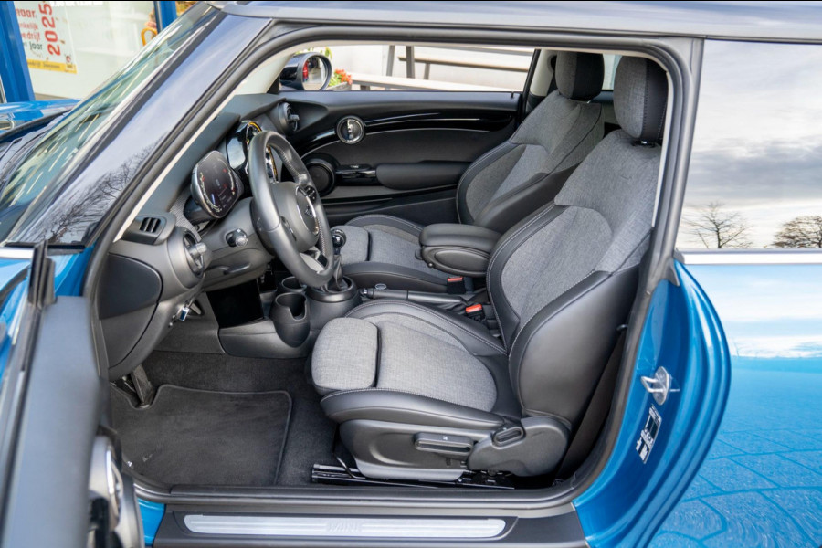 MINI Cooper 1.5 Classic | Prijs rijklaar incl. 12 mnd garantie | Lmv Navi Camera Pdc Apple/Android Stoelverw