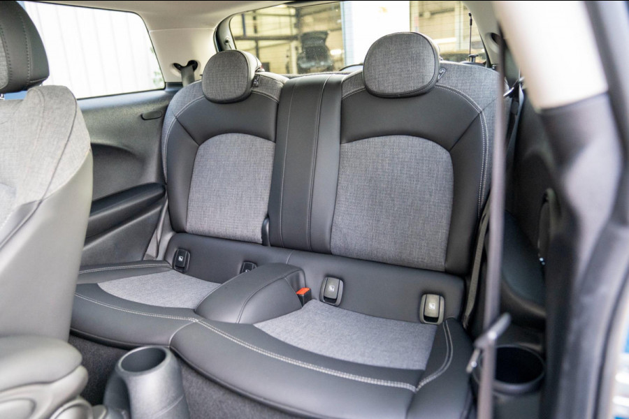 MINI Cooper 1.5 Classic | Prijs rijklaar incl. 12 mnd garantie | Lmv Navi Camera Pdc Apple/Android Stoelverw