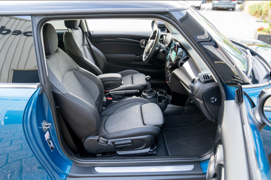 MINI Cooper 1.5 Classic | Prijs rijklaar incl. 12 mnd garantie | Lmv Navi Camera Pdc Apple/Android Stoelverw