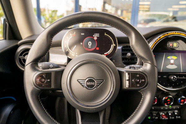 MINI Cooper 1.5 Classic | Prijs rijklaar incl. 12 mnd garantie | Lmv Navi Camera Pdc Apple/Android Stoelverw