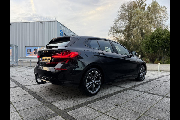 BMW 1-serie 118i Aut. Exe Sportline M-Int | Trekhaak | Facelift | Virtual Cockpit |