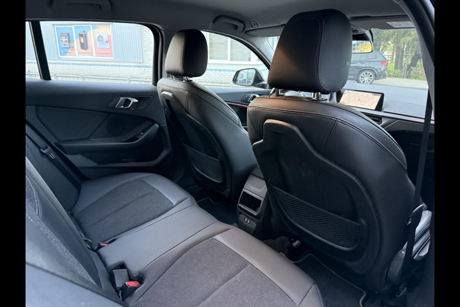 BMW 1-serie 118i Aut. Exe Sportline M-Int | Trekhaak | Facelift | Virtual Cockpit |