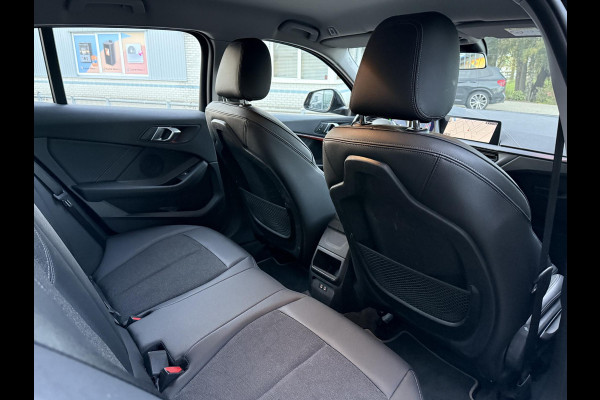 BMW 1-serie 118i Aut. Exe Sportline M-Int | Trekhaak | Facelift | Virtual Cockpit |