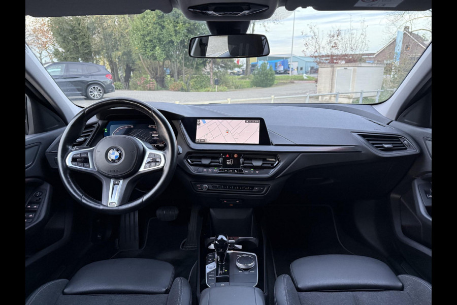 BMW 1-serie 118i Aut. Exe Sportline M-Int | Trekhaak | Facelift | Virtual Cockpit |