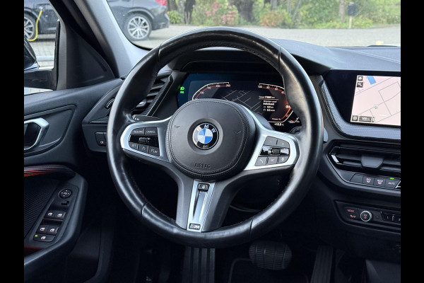 BMW 1-serie 118i Aut. Exe Sportline M-Int | Trekhaak | Facelift | Virtual Cockpit |
