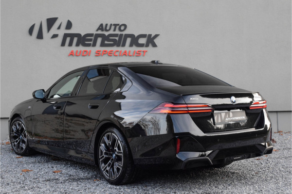 BMW 5 Serie 550e xDrive M-Sport Pro/ Panoramadak/ Bouwers & Wilkins/ 4-wiel sturing/ 360kW