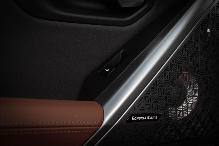 BMW 5 Serie 550e xDrive M-Sport Pro/ Panoramadak/ Bouwers & Wilkins/ 4-wiel sturing/ 360kW