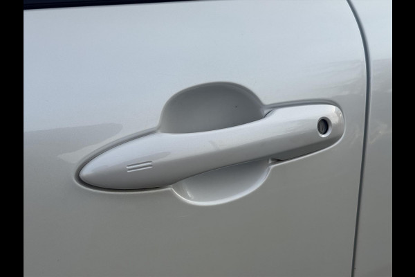 Toyota Corolla Cross 1.8 Hybrid Style | Parelmoer wit, Dodehoekherkenning, Parkeersensoren, Stoel + Stuurverwarming, Keyless, 18 inch