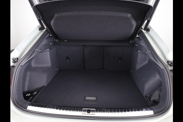 Audi Q3 Sportback 35 TFSI S Edition Competition | Zakelijke financiering 3,99% | Adaptive cruise control | Sonos premium 3d sound | Optiekpakket zwart plus | Ambient verlichting | Keyless |