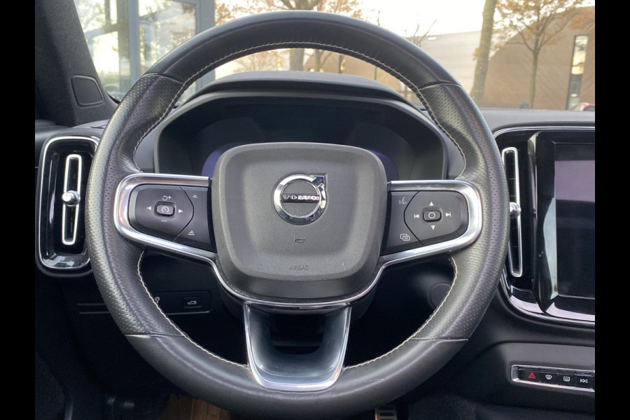 Volvo XC40 Recharge P8 AWD R-Design SOH 92% 1e eigenaar | Origineel NL auto | Pano | Harman Kardon | 360° Camera | Elec. trekhaak | Rijklaar met 12 mnd BOVAG | BTW verrekenbaar