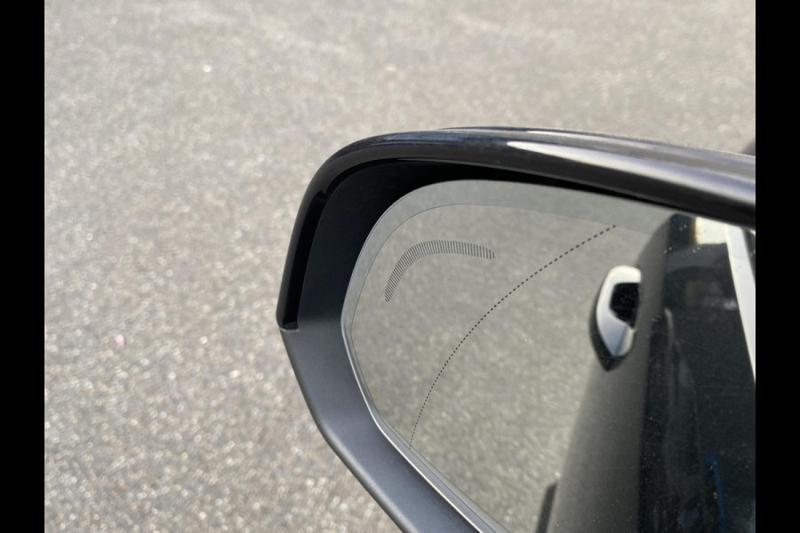 Volvo XC40 Recharge P8 AWD R-Design SOH 92% 1e eigenaar | Origineel NL auto | Pano | Harman Kardon | 360° Camera | Elec. trekhaak | Rijklaar met 12 mnd BOVAG | BTW verrekenbaar