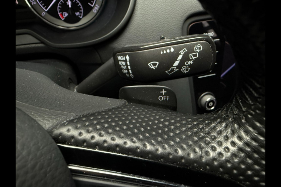 Škoda Octavia Combi 1.5 TSi 150 Pk Automaat Business Edition Climate Controle trekhaak Navigatie Stoelverwarming