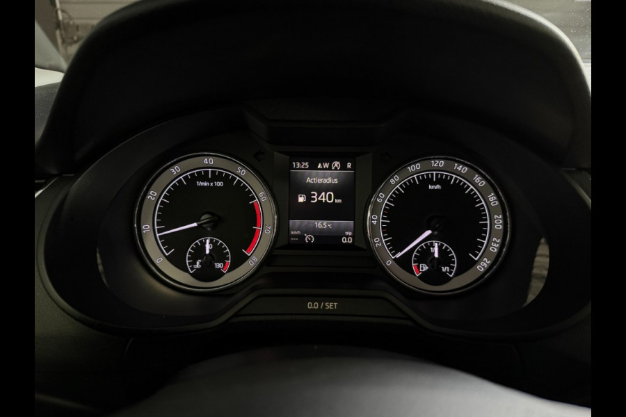 Škoda Octavia Combi 1.5 TSi 150 Pk Automaat Business Edition Climate Controle trekhaak Navigatie Stoelverwarming