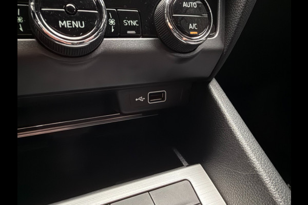 Škoda Octavia Combi 1.5 TSi 150 Pk Automaat Business Edition Climate Controle trekhaak Navigatie Stoelverwarming