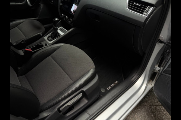 Škoda Octavia Combi 1.5 TSi 150 Pk Automaat Business Edition Climate Controle trekhaak Navigatie Stoelverwarming