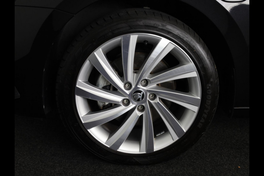 Škoda Octavia Combi 1.4 TSI iV PHEV Business Edition 204pk | Navigatie | Verwarmbare voorstoelen | Head up display | Adaptieve cruise controle