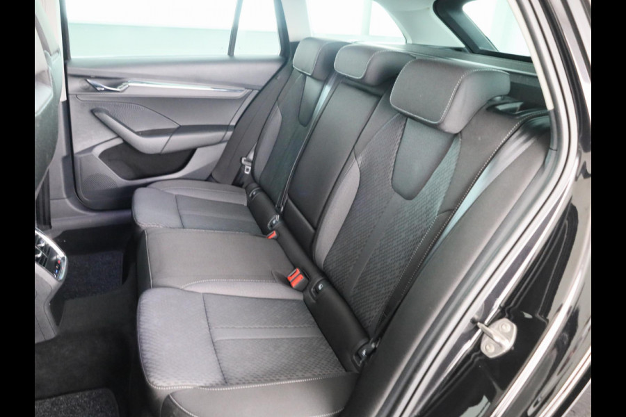 Škoda Octavia Combi 1.4 TSI iV PHEV Business Edition 204pk | Navigatie | Verwarmbare voorstoelen | Head up display | Adaptieve cruise controle