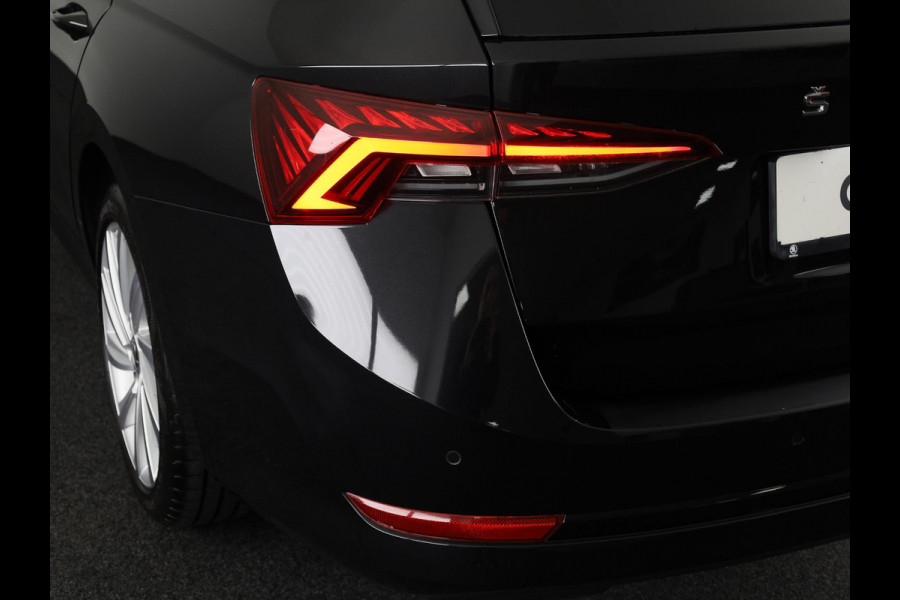 Škoda Octavia Combi 1.4 TSI iV PHEV Business Edition 204pk | Navigatie | Verwarmbare voorstoelen | Head up display | Adaptieve cruise controle