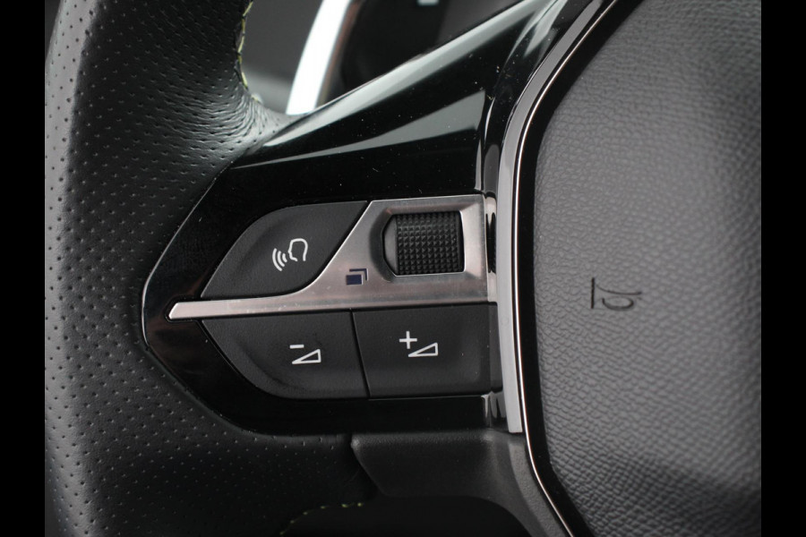 Peugeot 2008 1.2 PureTech 130pk Automaat GT | Climate Control | Camera Achter | Navigatie | Apple Carplay / Android auto | Digitale Cockpit | Velgen 17 inch