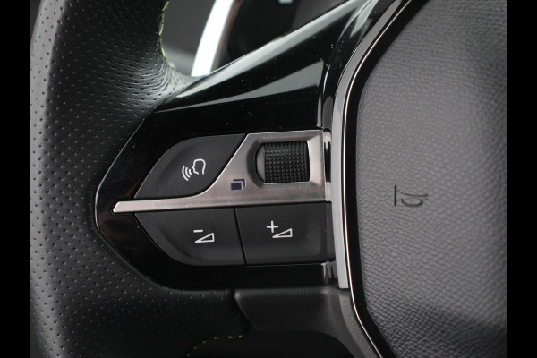 Peugeot 2008 1.2 PureTech 130pk Automaat GT | Climate Control | Camera Achter | Navigatie | Apple Carplay / Android auto | Digitale Cockpit | Velgen 17 inch