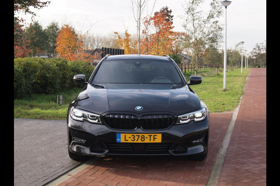 BMW 3 Serie Touring 318i Executive Edition | Camera | Apple Carplay | Trekhaak | Cruise Control | Automaat |