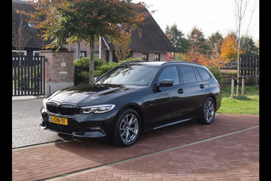 BMW 3 Serie Touring 318i Executive Edition | Camera | Apple Carplay | Trekhaak | Cruise Control | Automaat |