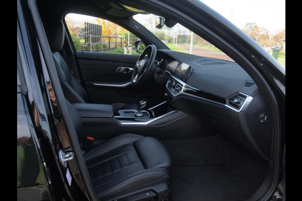 BMW 3 Serie Touring 318i Executive Edition | Camera | Apple Carplay | Trekhaak | Cruise Control | Automaat |