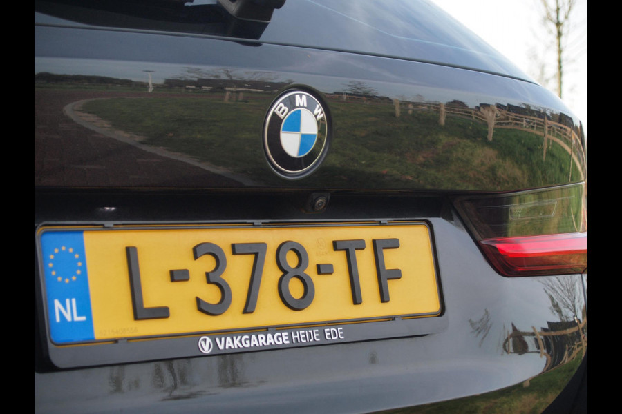 BMW 3 Serie Touring 318i Executive Edition | Camera | Apple Carplay | Trekhaak | Cruise Control | Automaat |