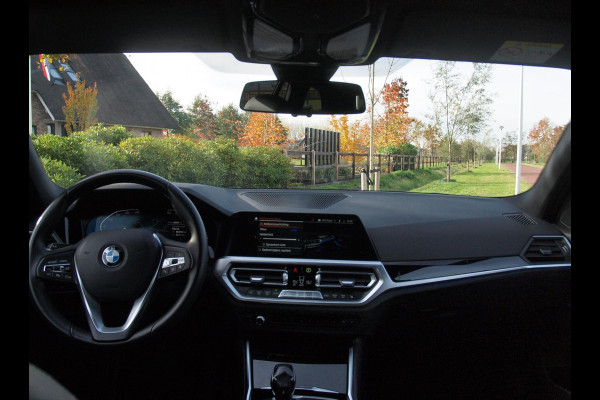 BMW 3 Serie Touring 318i Executive Edition | Camera | Apple Carplay | Trekhaak | Cruise Control | Automaat |